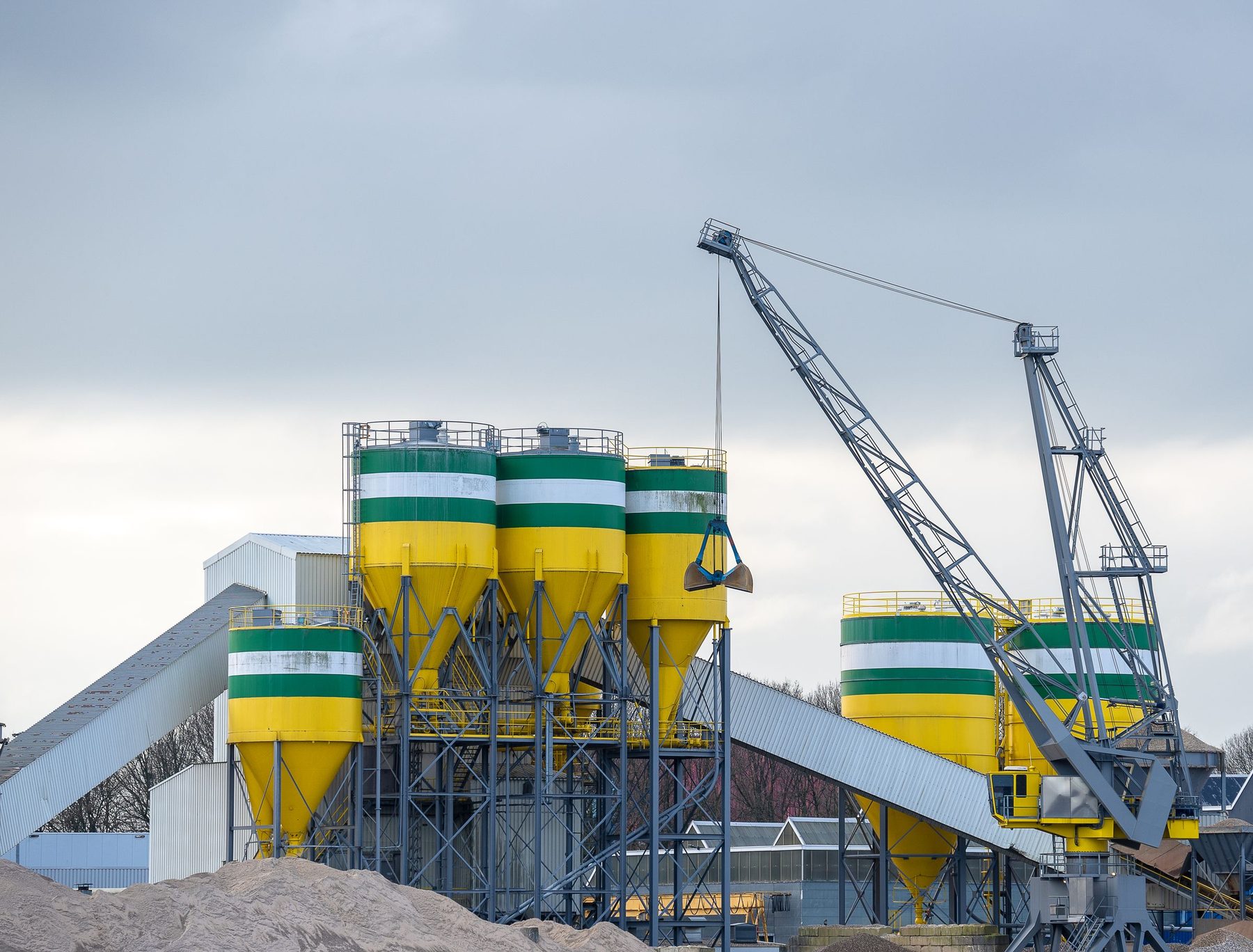 Cement plant silos and crane